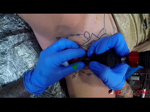 ❤️ Ekstreem tattooed hottie Sully Savage krige in tattoo op har klitoris Porno op fy.milf-nut-net.ru ❌