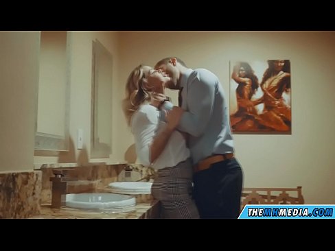 ❤️ As in busty blonde jo ferliedt yn in iepenbier toilet Porno op fy.milf-nut-net.ru ❌